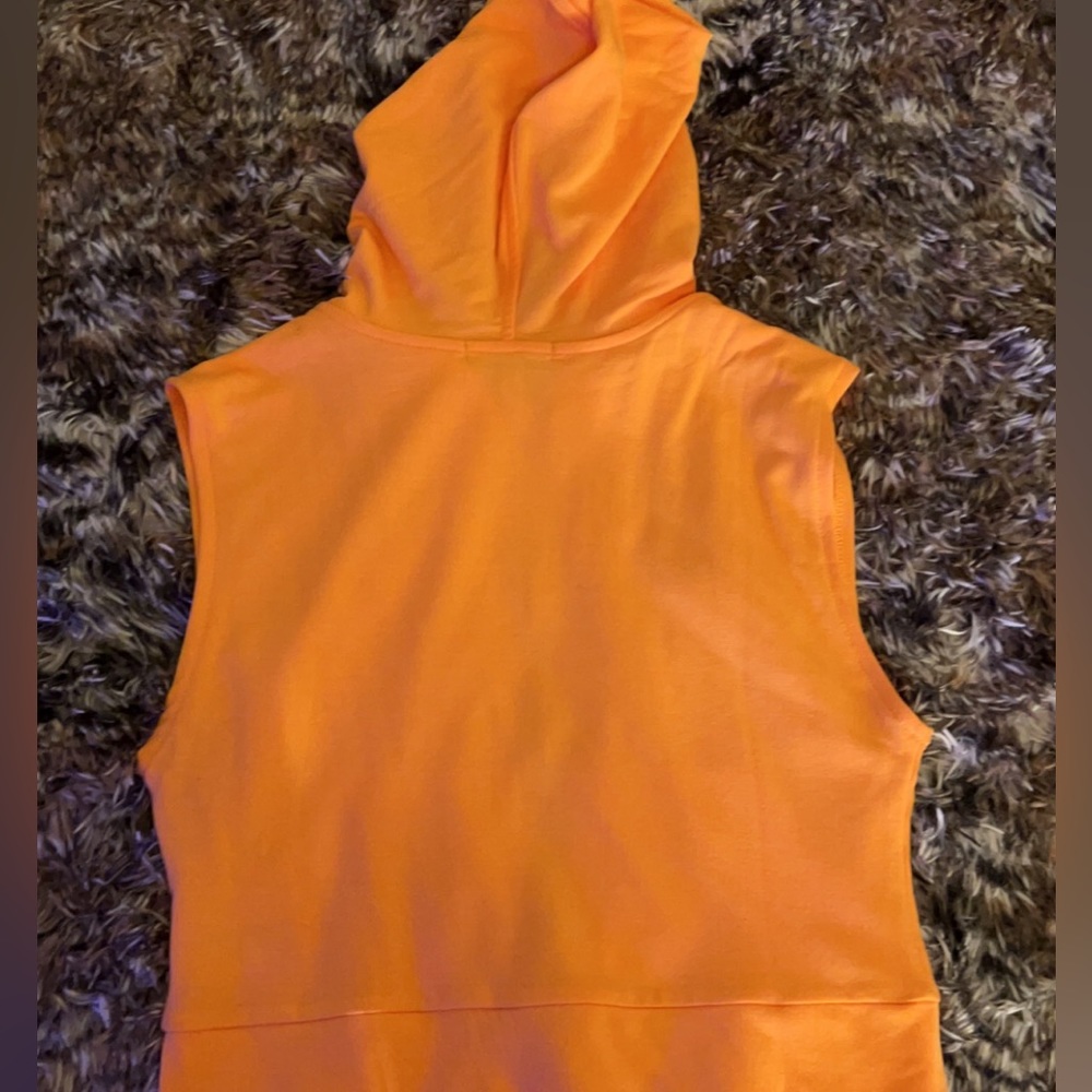 Orange sleeveless hoodie - Picture 3 of 3